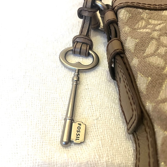🔥🔥 FOSSIL MADDOX Beige Canvas / Leather Messenger Crossbody Bucket Bag - Picture 6 of 9